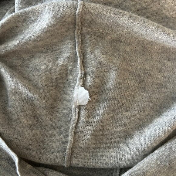 Lord & Taylor V-Neck Light Grey Cashmere Cardigan Sz S - Picture 6 of 8